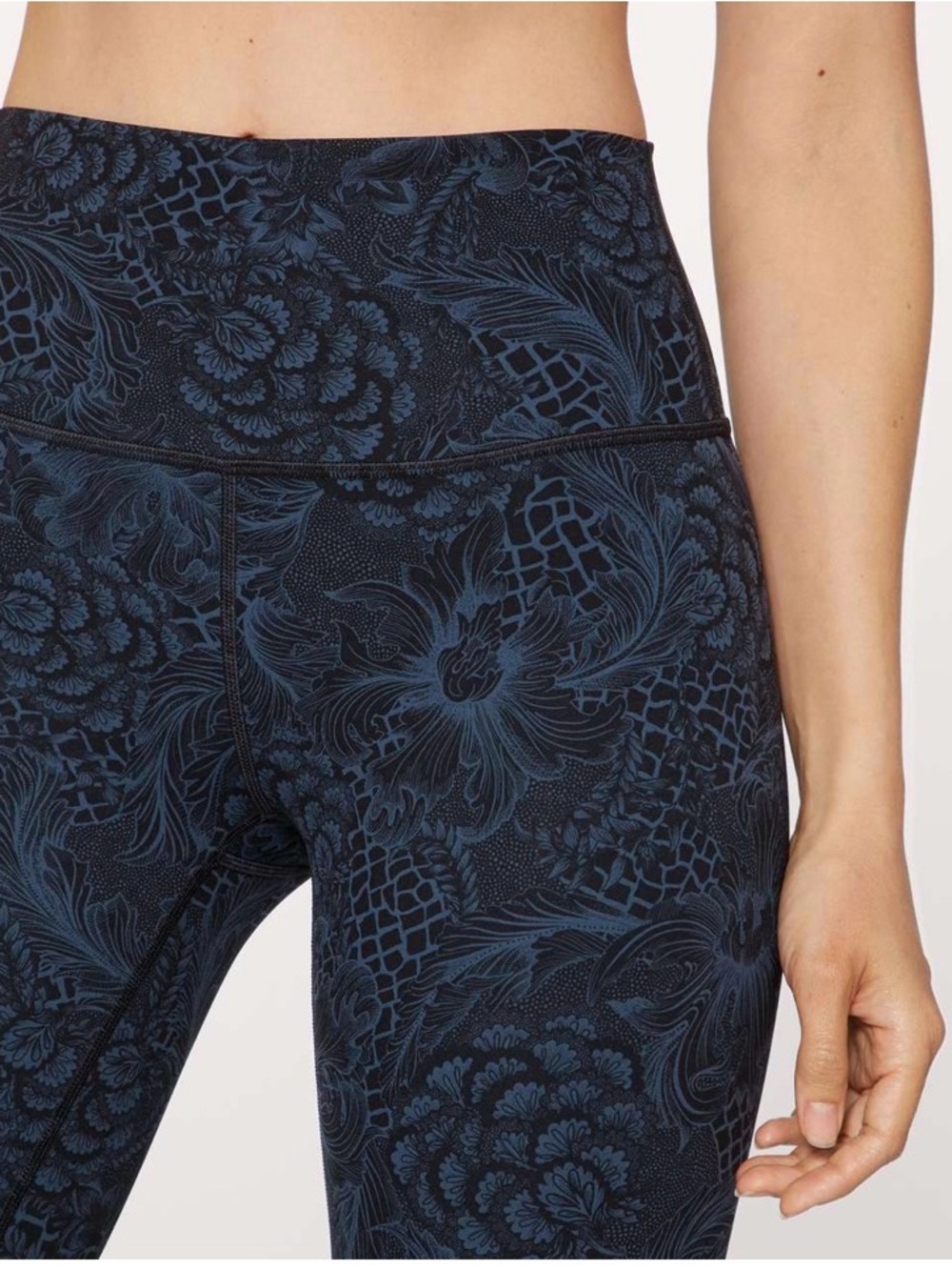 Lululemon 21” Wunder Under Crop